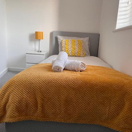 Appartamento Superb Modern Flat In Northampton, Parking &Ev Esterno foto