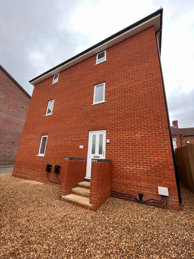 Appartamento Superb Modern Flat In Northampton, Parking &Ev Esterno foto