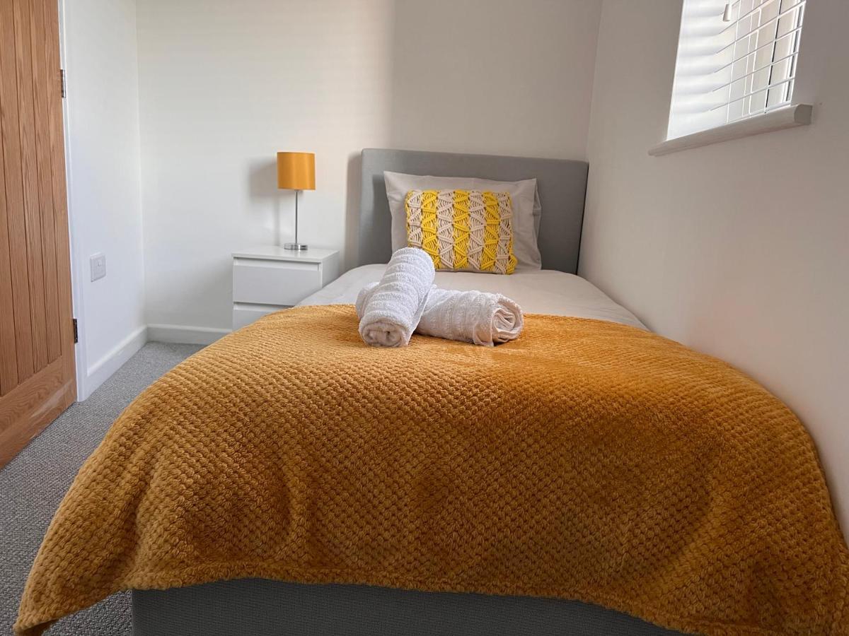 Appartamento Superb Modern Flat In Northampton, Parking &Ev Esterno foto