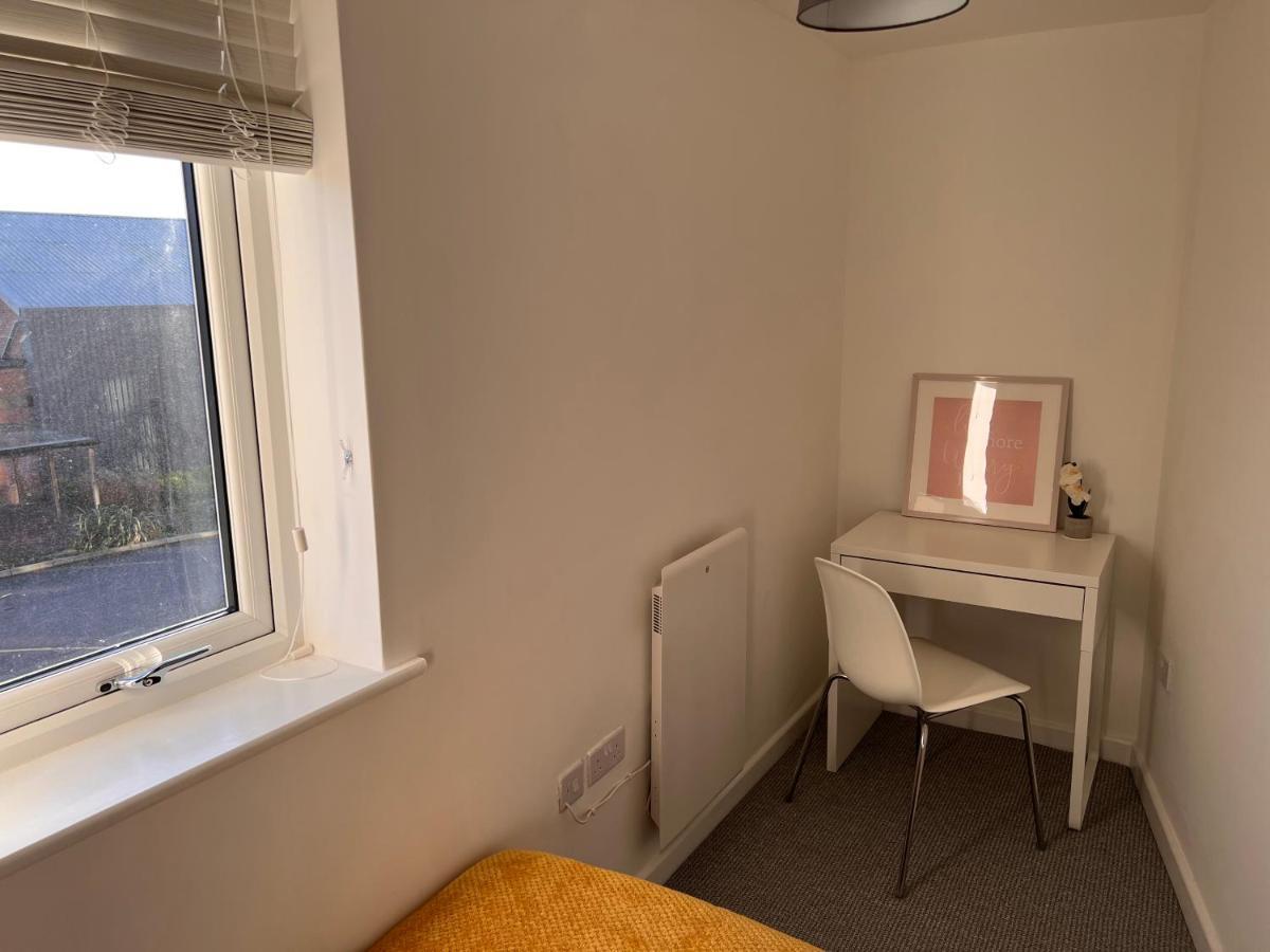 Appartamento Superb Modern Flat In Northampton, Parking &Ev Esterno foto