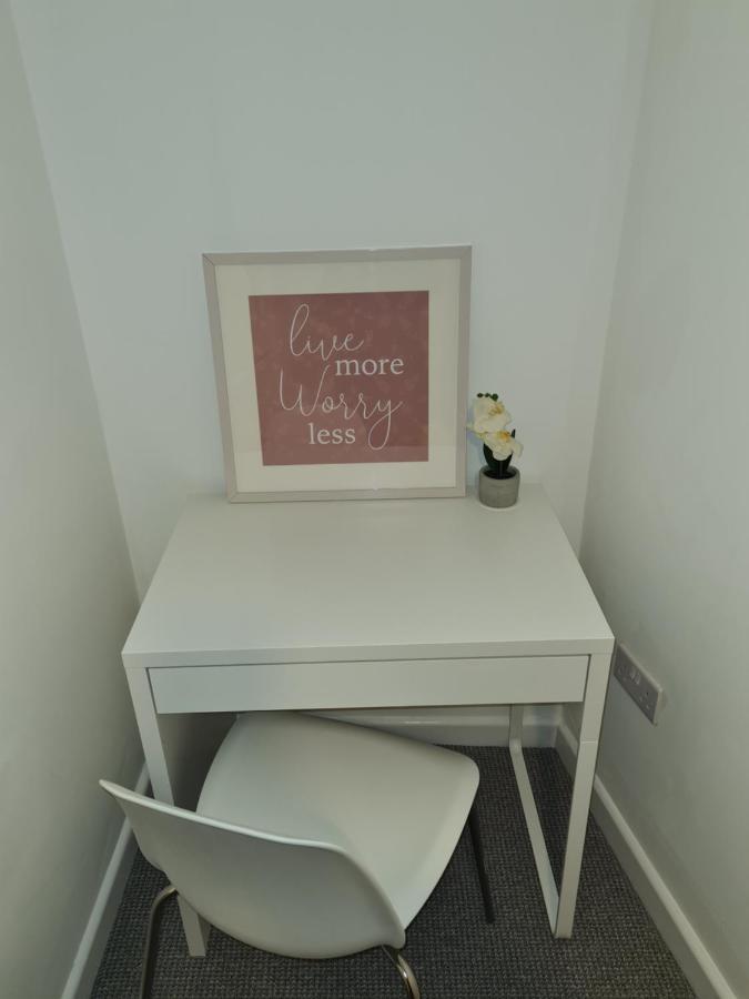 Appartamento Superb Modern Flat In Northampton, Parking &Ev Esterno foto