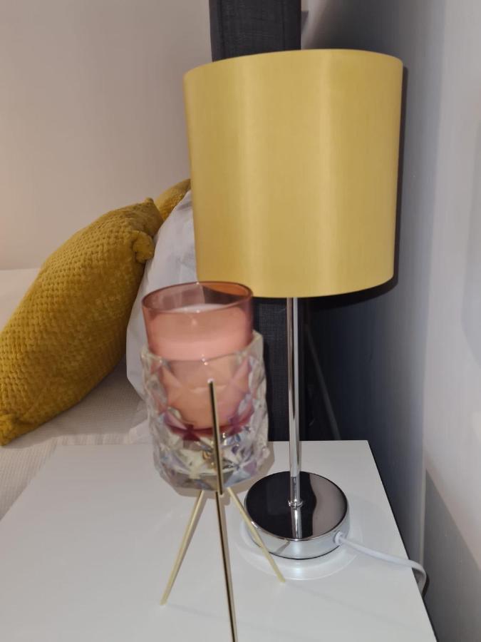 Appartamento Superb Modern Flat In Northampton, Parking &Ev Esterno foto